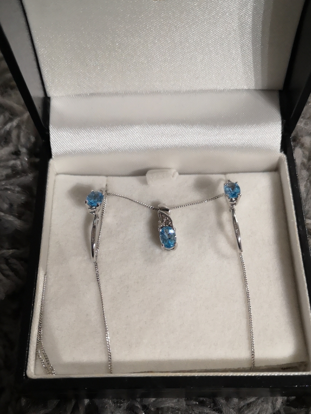 Blue Topaz Pendant and Earrings Set in white gold 10k